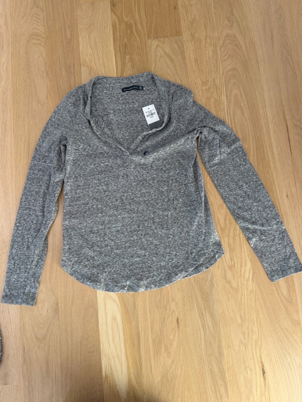 Abercrombie & Fitch Gray Heather Long-Sleeve V-Neck Top